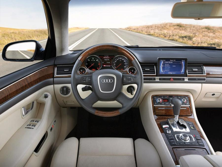 Торпедо Audi A8 4.2 Quattro (D3) 2005 года  (фото 4 из 9)